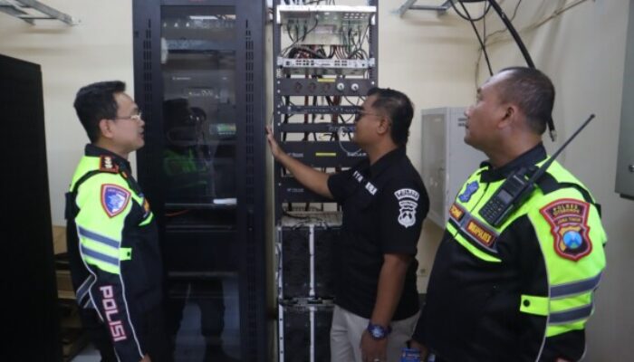 Pastikan Respons Cepat ke Masyarakat, Kapolres Situbondo Tinjau Tower Pemancar Radio Polri di Kayumas Arjasa