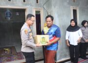 Wujud Kepedulian, Kapolres Situbondo Bersama Tim SOPIA Santuni Keluarga Almarhum Abi