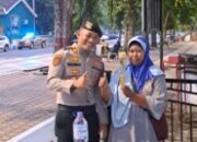 Kasat Samapta Polres Situbondo Tebar Bunga Hari Kartini, Apresiasi Perempuan Hebat di Ruang Publik