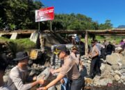 Kapolres Situbondo Pimpin Kerja Bakti Bangun Jembatan Merah Putih untuk Akses Warga dan Anak Sekolah di Jatibanteng