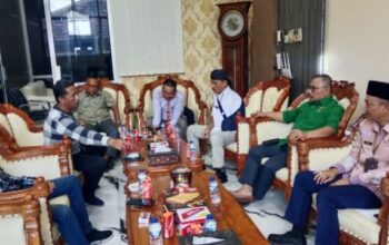 Rapat DPRD Situbondo Disorot, Eko Siti Jenar Protes Kunker Dewan