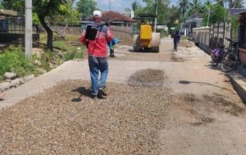 Saat Dikonfirmasi Media, Haji Nono Zalwa Tegaskan Komitmen Perbaiki Jalan dan Bantu Warga