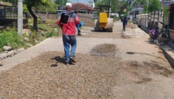 Saat Dikonfirmasi Media, Haji Nono Zalwa Tegaskan Komitmen Perbaiki Jalan dan Bantu Warga