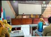 Kepala SMAN 1 Panji Kabupaten Situbondo Pimpin Briefing Pagi, Tekankan Kebersihan dan Penguatan Program Sekolah