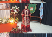 Kepala SMAN 1 Panji Situbondo Tampil Memukau di Lomba Busana Batik “Pesona Batik Kebangkitan Sang Perempuan Tangguh