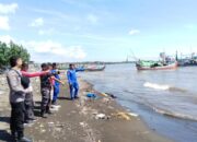 Satpolairud Polres Situbondo Gerak Cepat Evakuasi Kapal Nelayan Tenggelam, 13 ABK Selamat