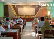 Briefing Pagi Perkuat Disiplin dan Karakter GTK SMAN 1 Panji