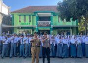 Kasat Binmas Polres Situbondo Ajak Pelajar SMKN 1 Panji Isi Kemerdekaan dengan Prestasi