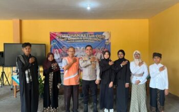 Kasat Binmas Polres Situbondo Edukasi Pelajar soal Demokrasi, Bullying dan Hotline 110